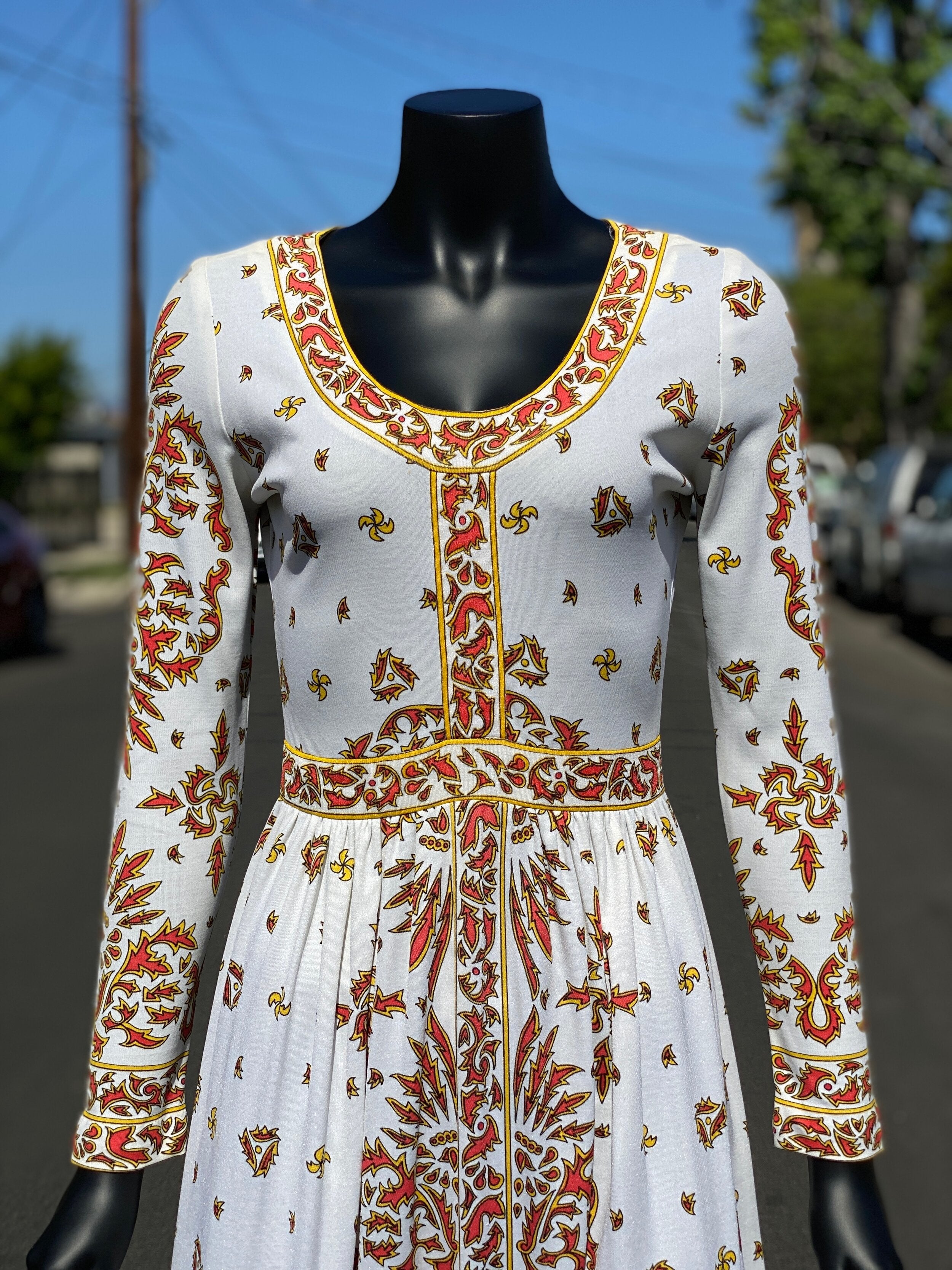 fitted lace wedding dress Saks Fifth Avenue Maxi Dress – Via Davia Vintage